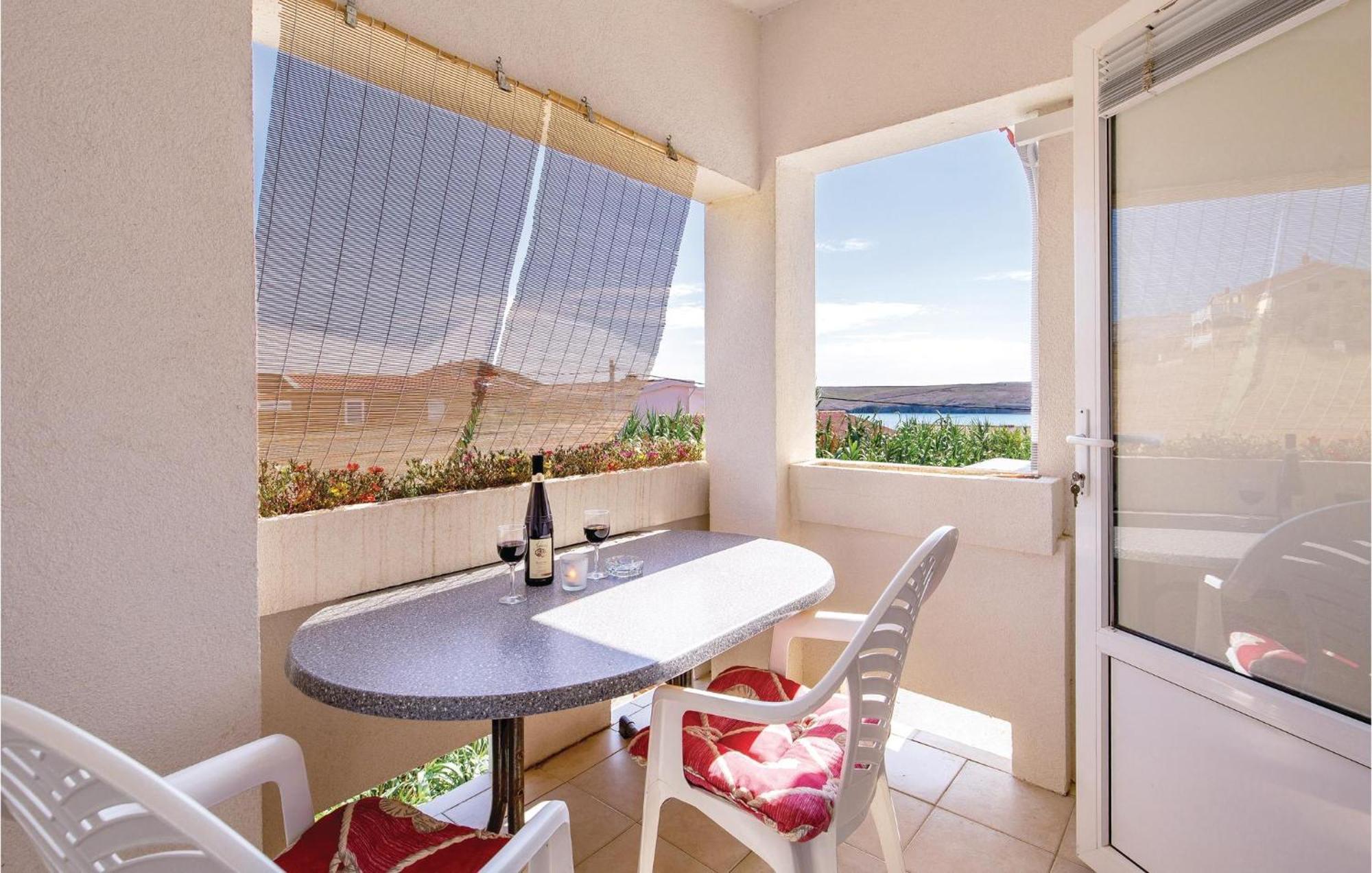 Awesome Apartment In Dinjiska With Kitchen Exterior photo