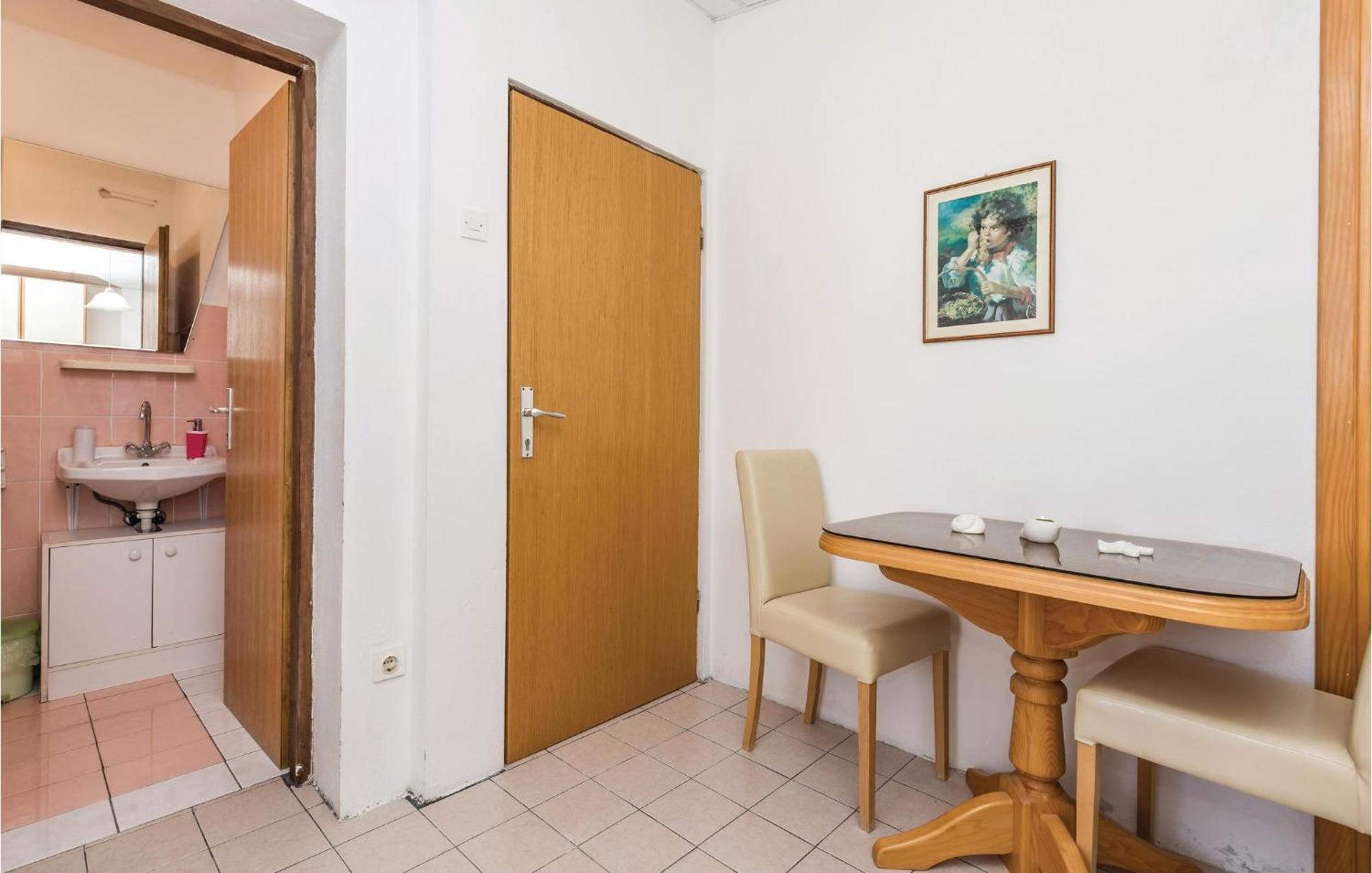 Awesome Apartment In Dinjiska With Kitchen Exterior photo